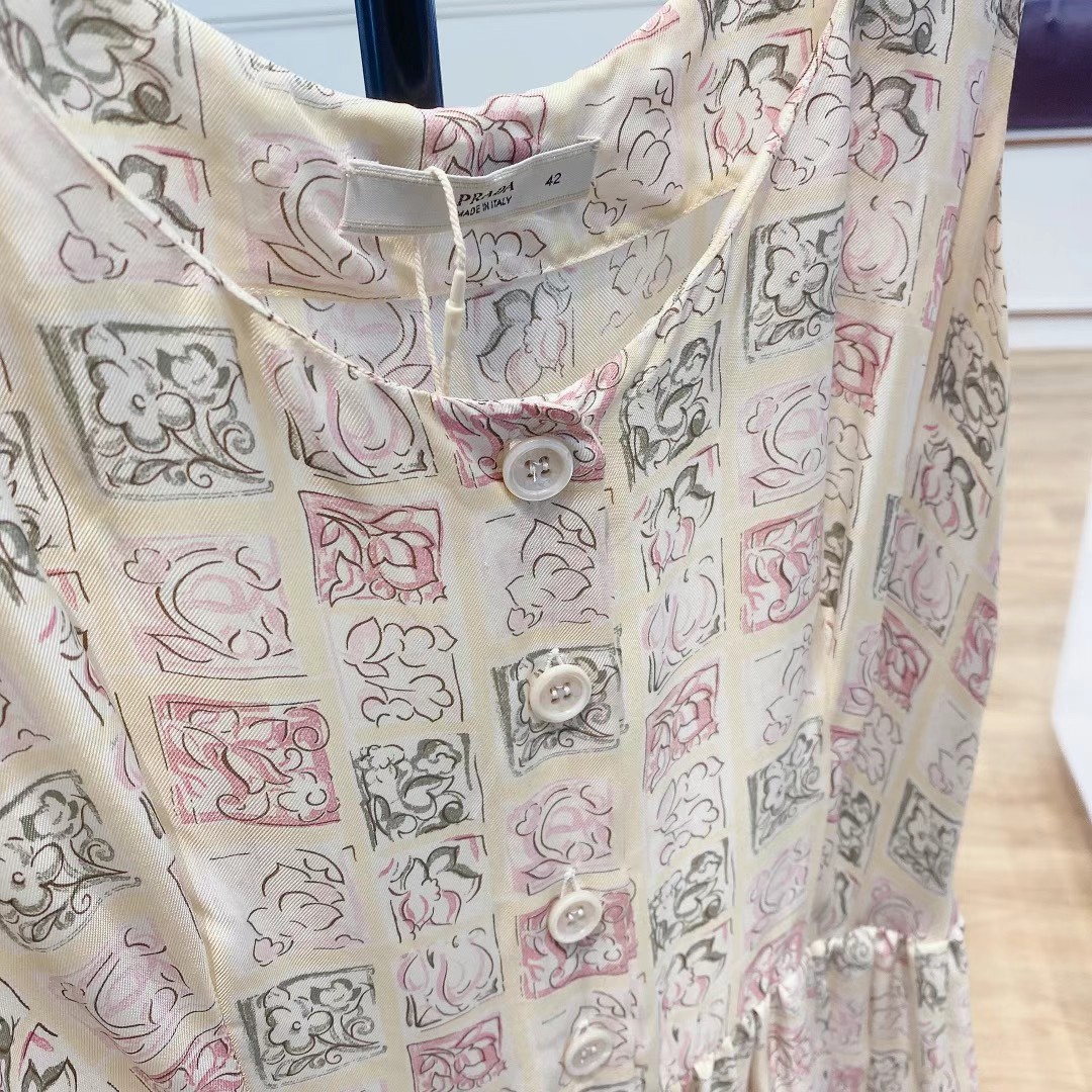 Prada silk dress size 42, elegant and sophisticated63440399804674112