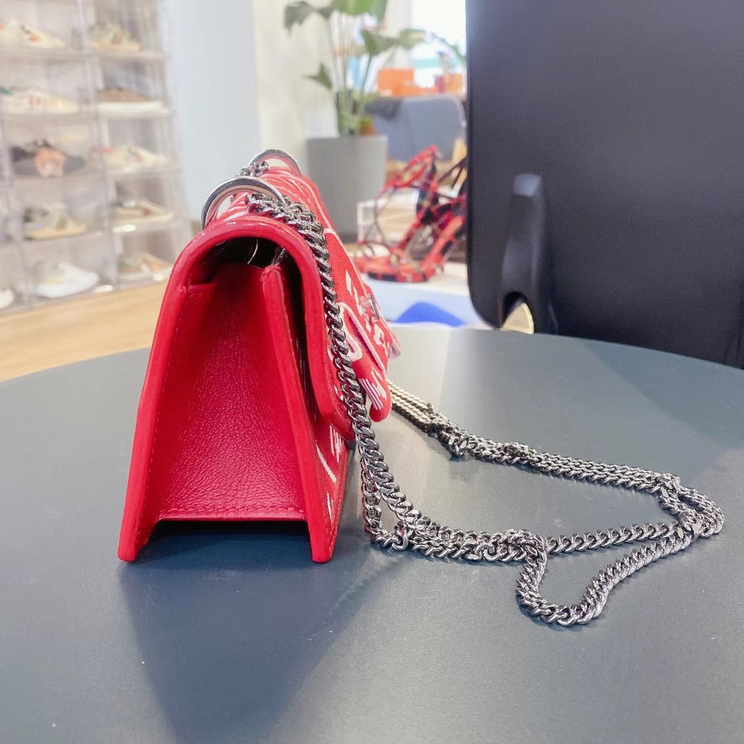 Brand new idle Jimmy Choo chain bag  
Price: 1200 AED63440396234242111