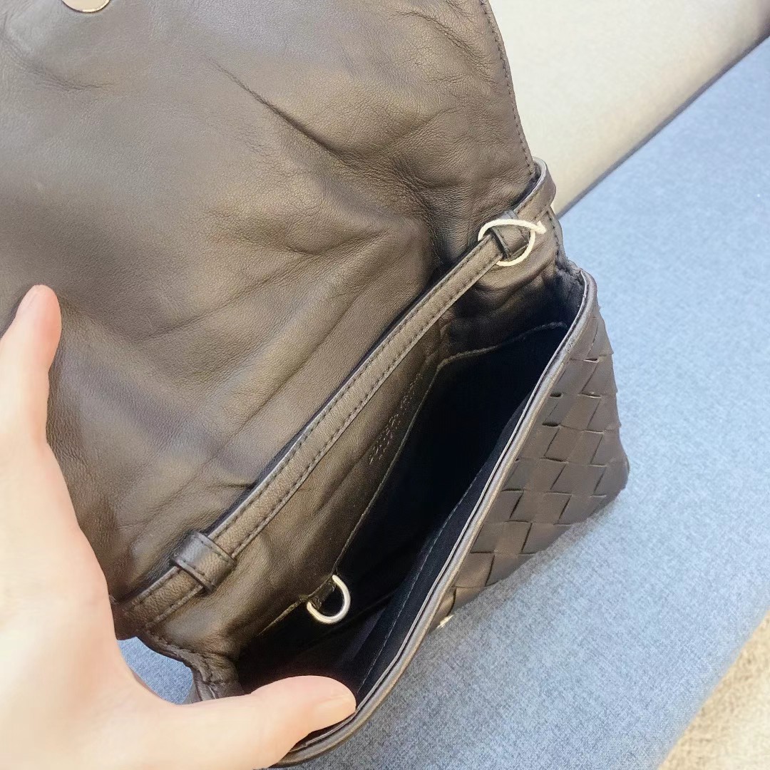 Second-hand, 95% new, minor wear on edges and corners, BV black crossbody bag.  
Original retail price: 5200 AED  
Selling price: 800 AED63440395909121111