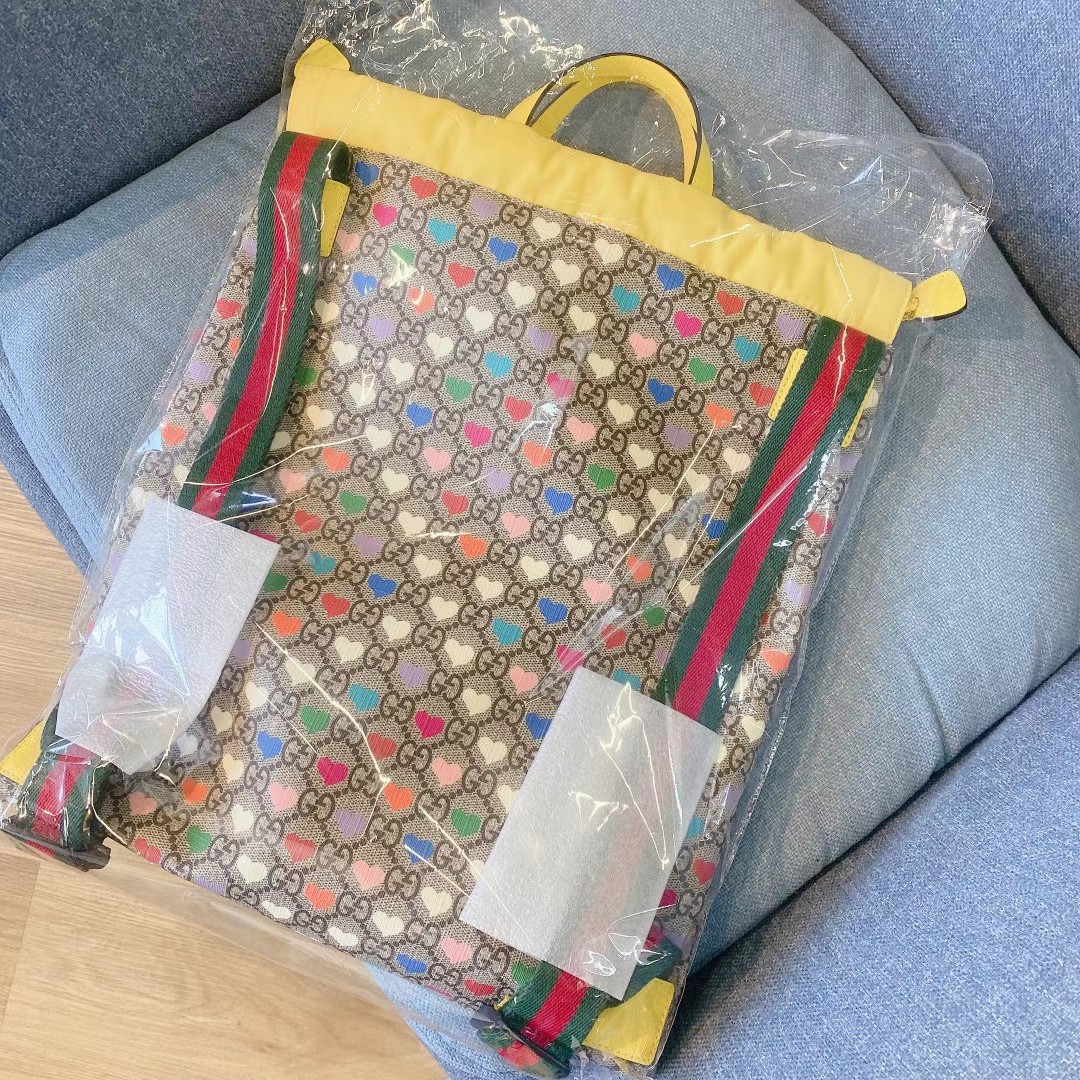 Gucci large tote backpack suitable for kids and adults to carry by hand63440395259521111