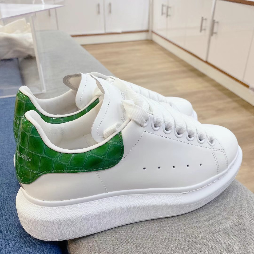 McQueen Crocodile Pattern Green Tail Size 35.5 Price: 1600 AED63440393448707111