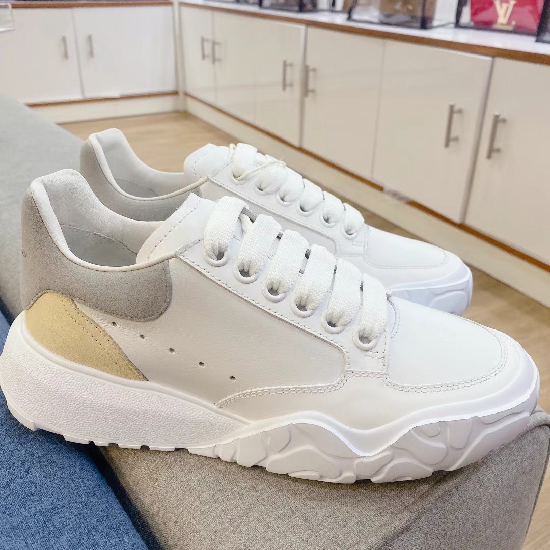 McQueen Women's Size 36.5 Special Price: 1450 AED63440393290242111