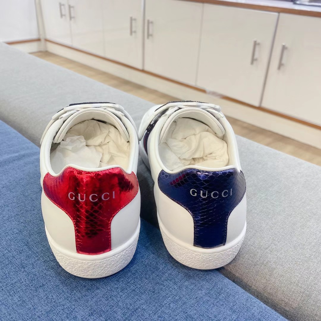 Gucci white shoes, size 35.563440392492545112