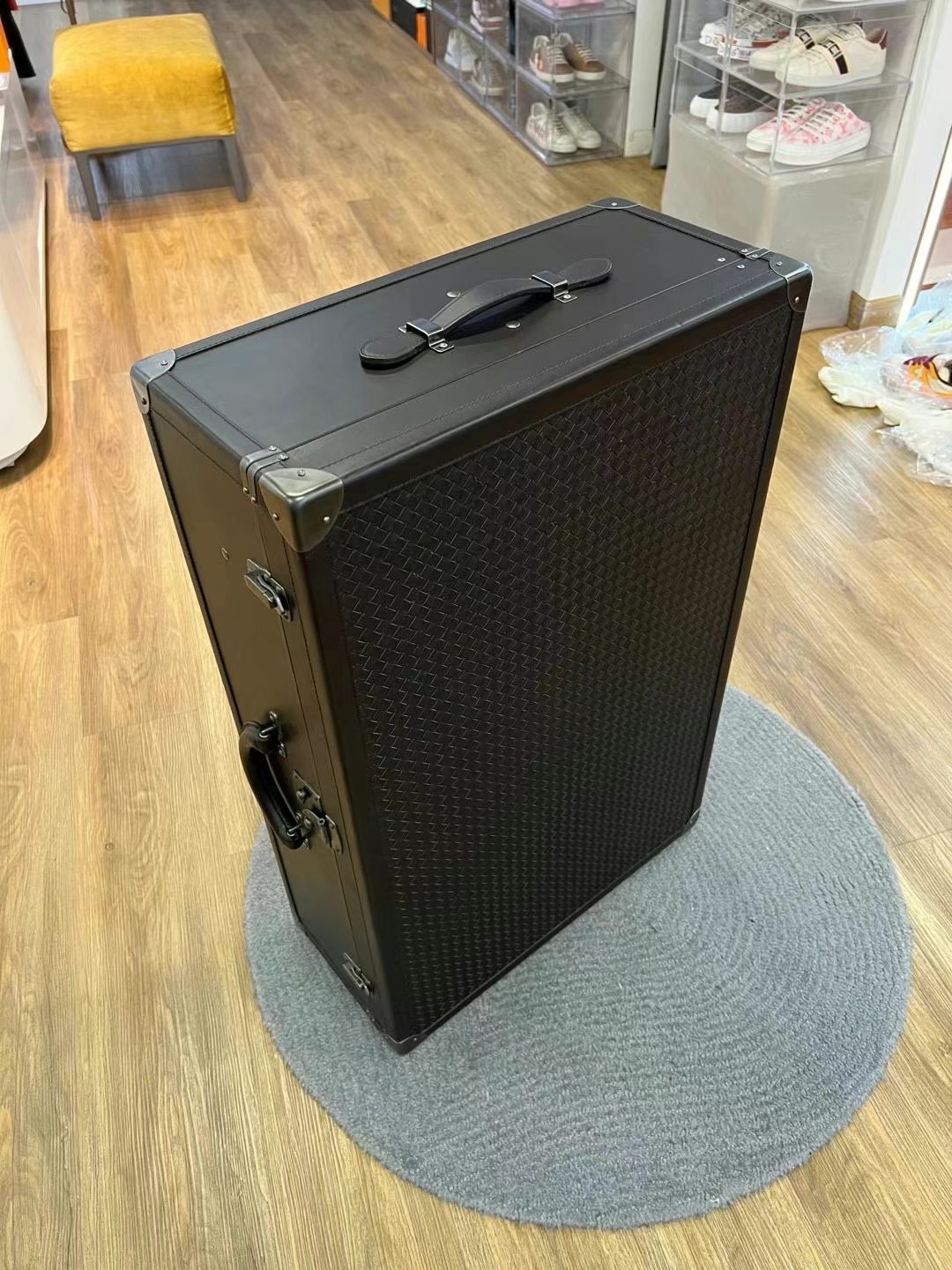 BV hard case with built-in hanger63440375990531112