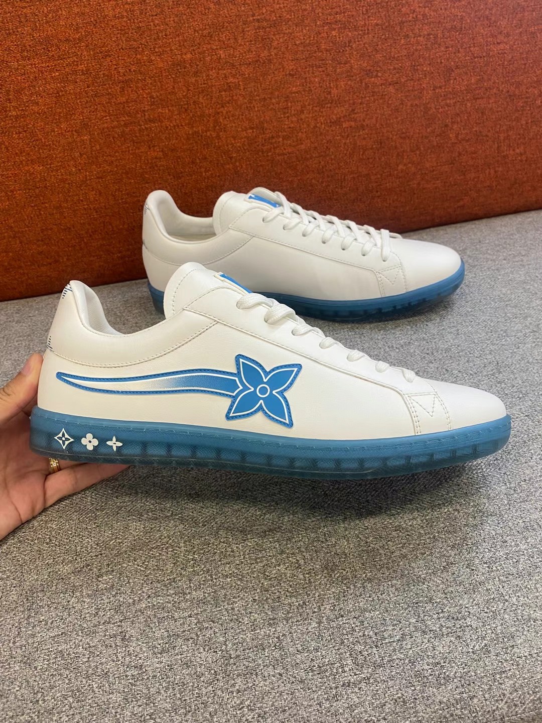 LV men's sneaker size 4263440374862338112