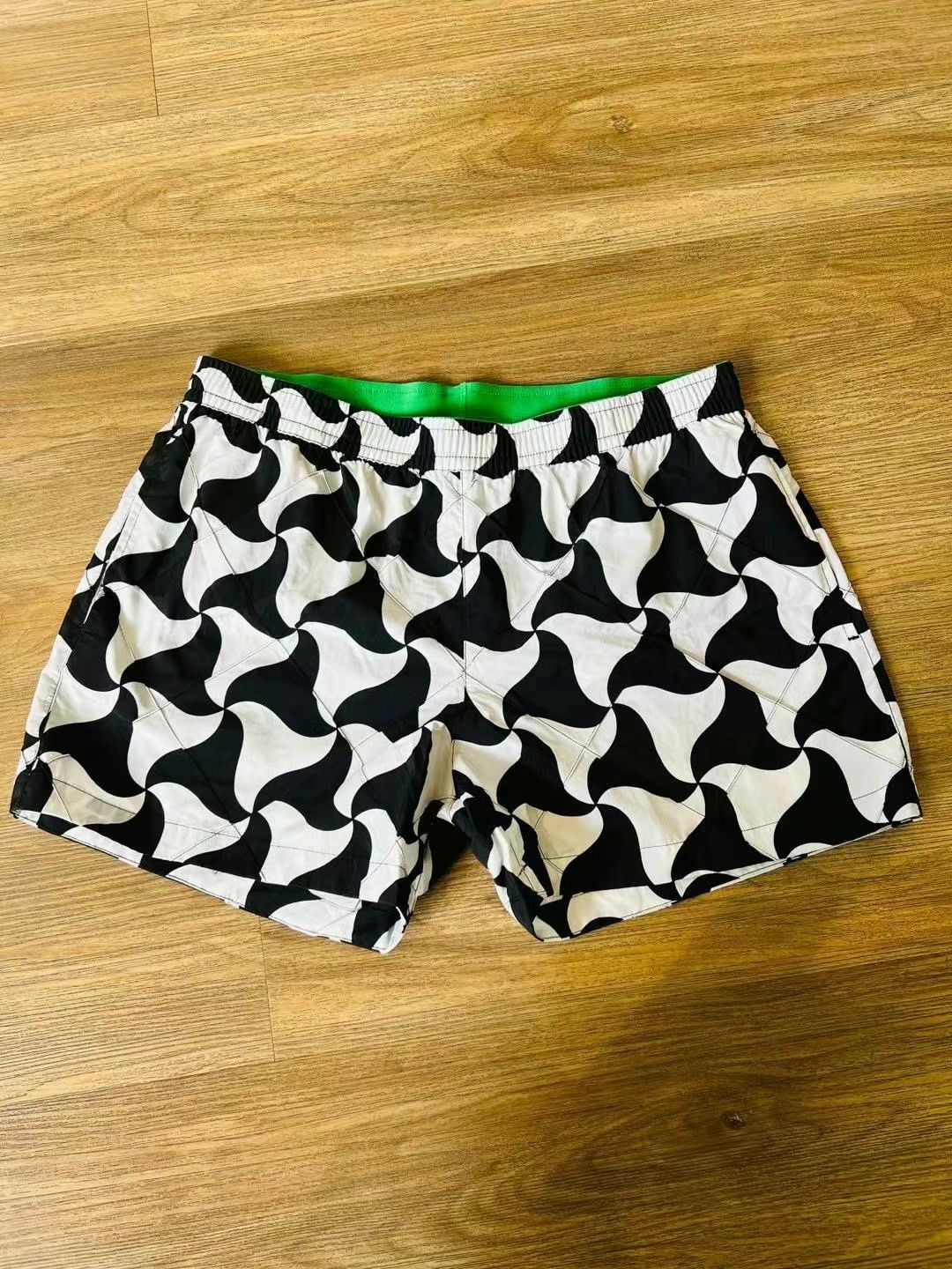 BV beach shorts, sizes currently available63440373248897111