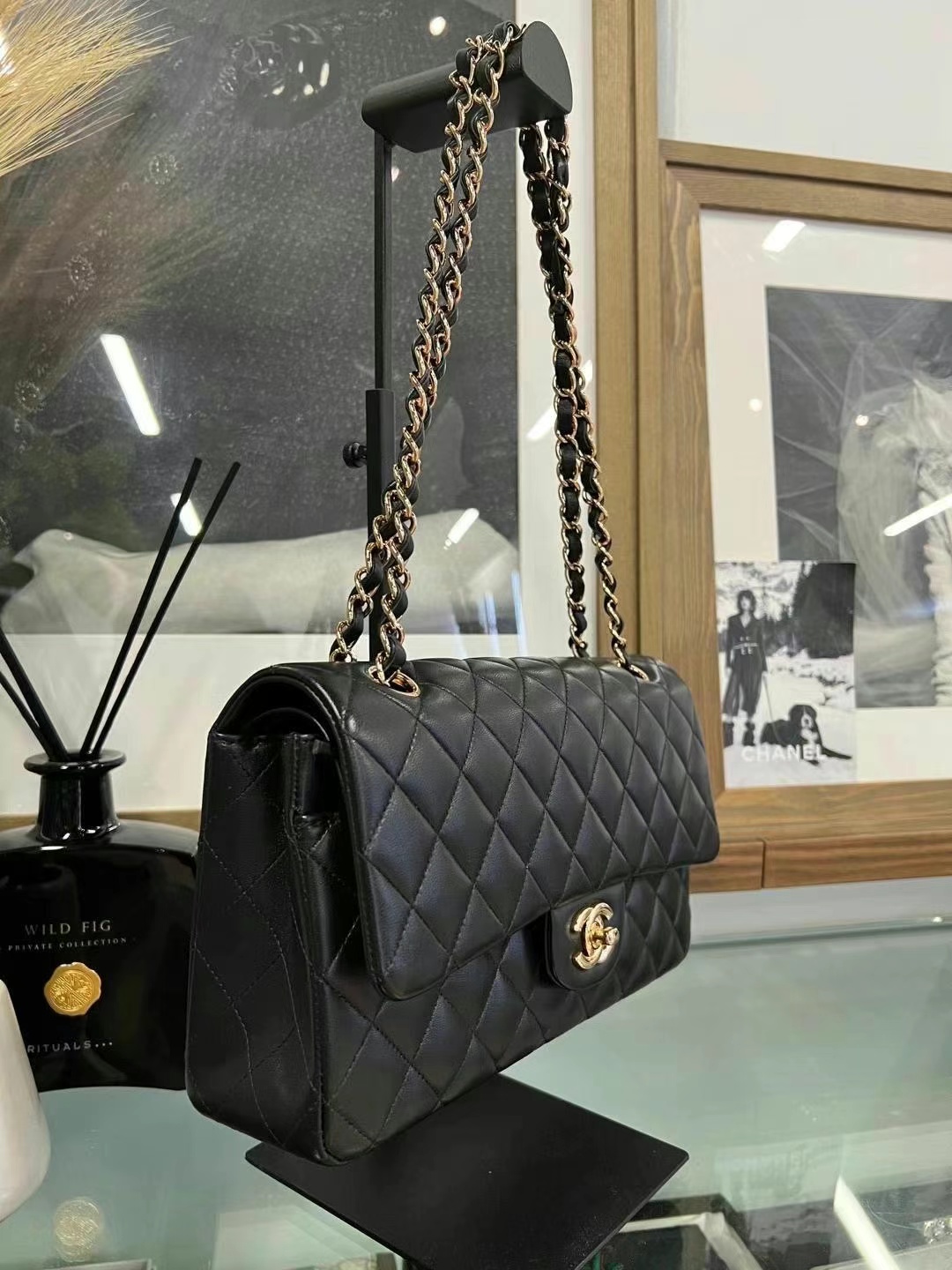 Gently used, 99% new, Chanel lambskin medium CF63440369585154111