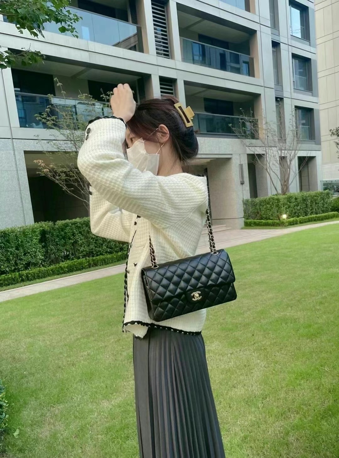 Gently used, 99% new, Chanel lambskin medium CF63440369585154112