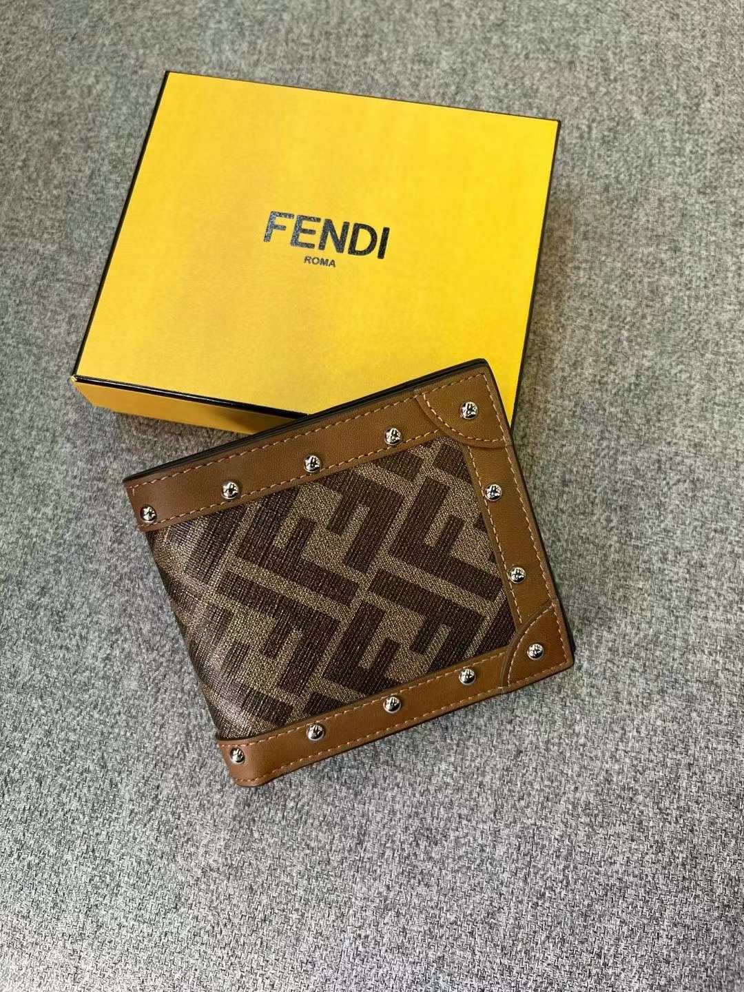 Fendi 男士对折钱包63440363893633110