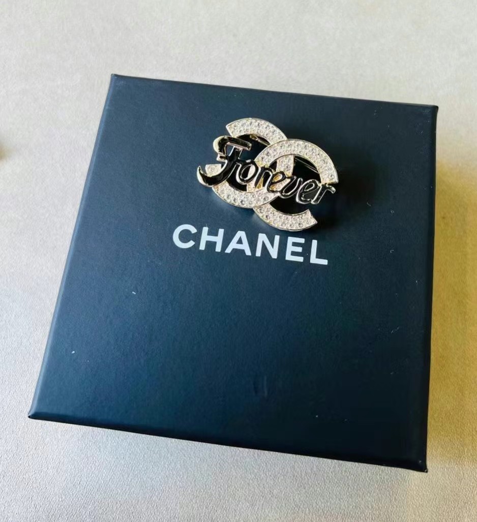 Chanel brooch63440360652035110