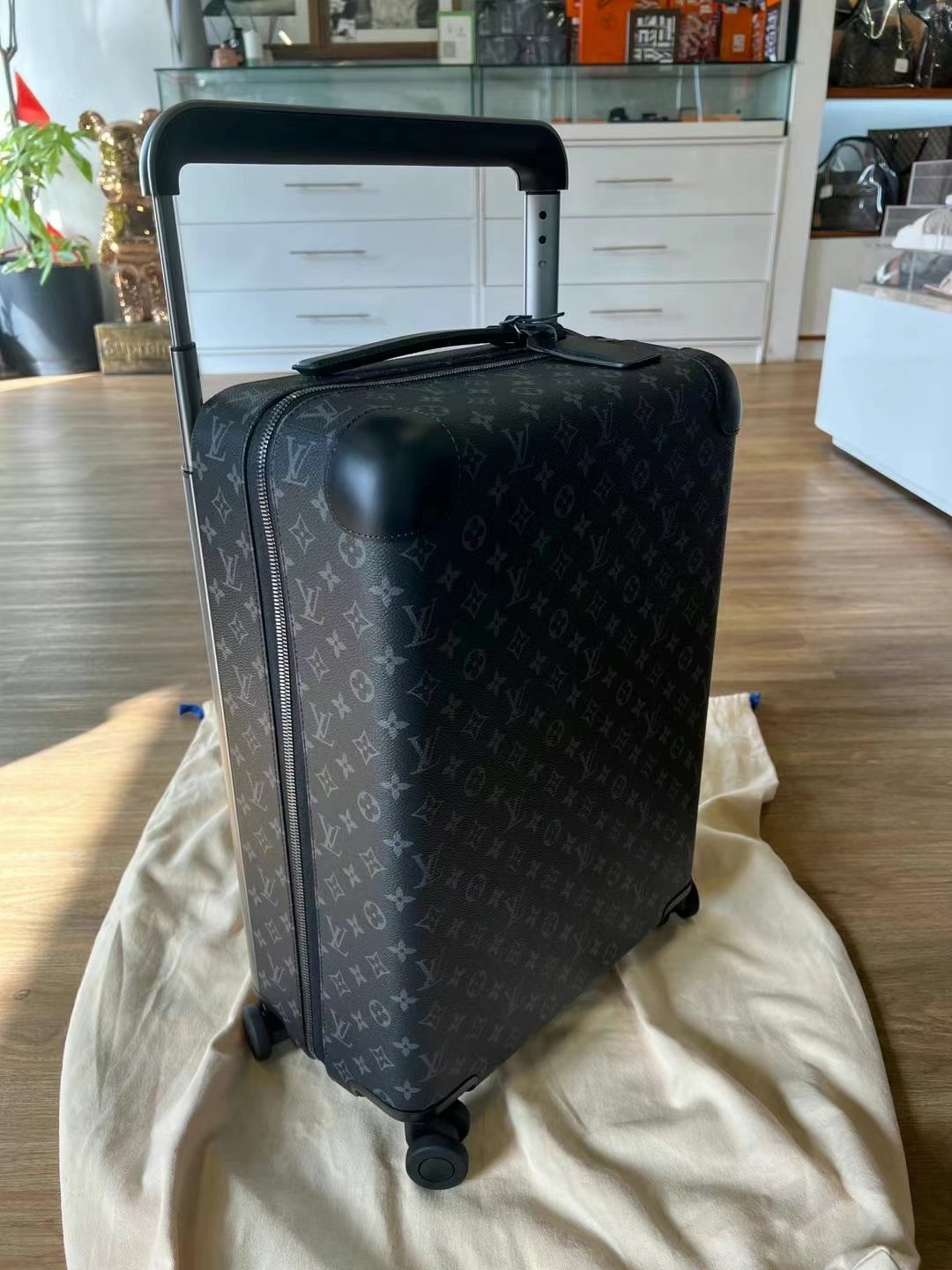 LV Black Vader Vintage Boarding Case 5563440339616642111