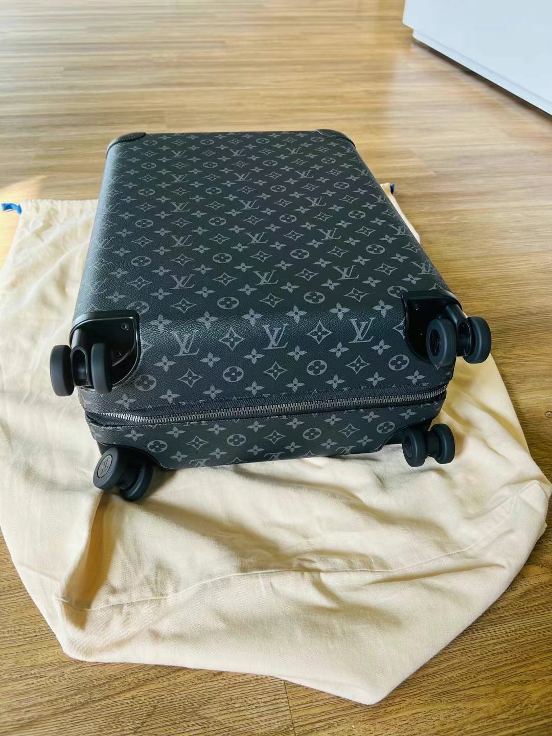 LV Black Vader Vintage Boarding Case 5563440339616642112