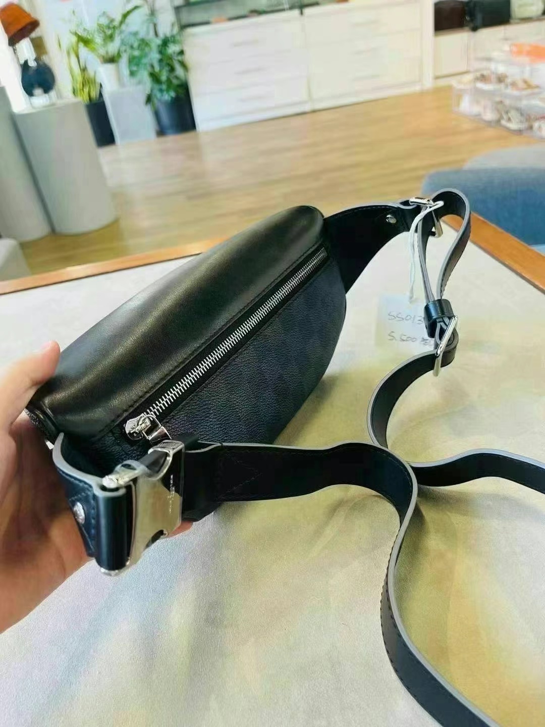 LV chest bag with checkerboard pattern63440330273923112