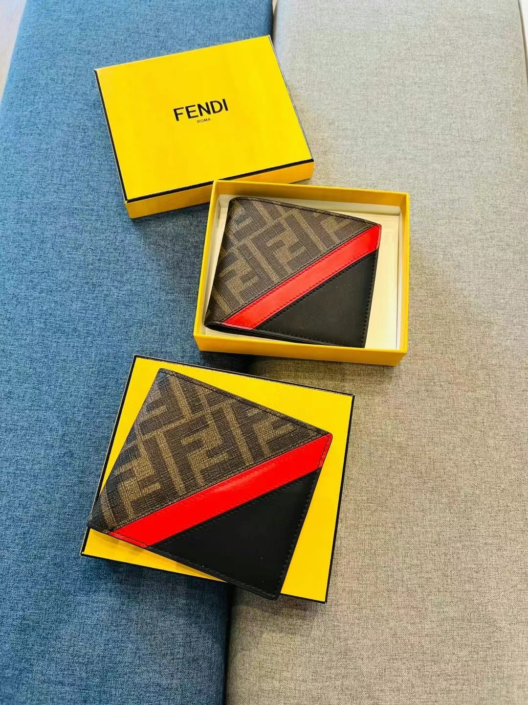 Fendi 短款钱包63440329639042110