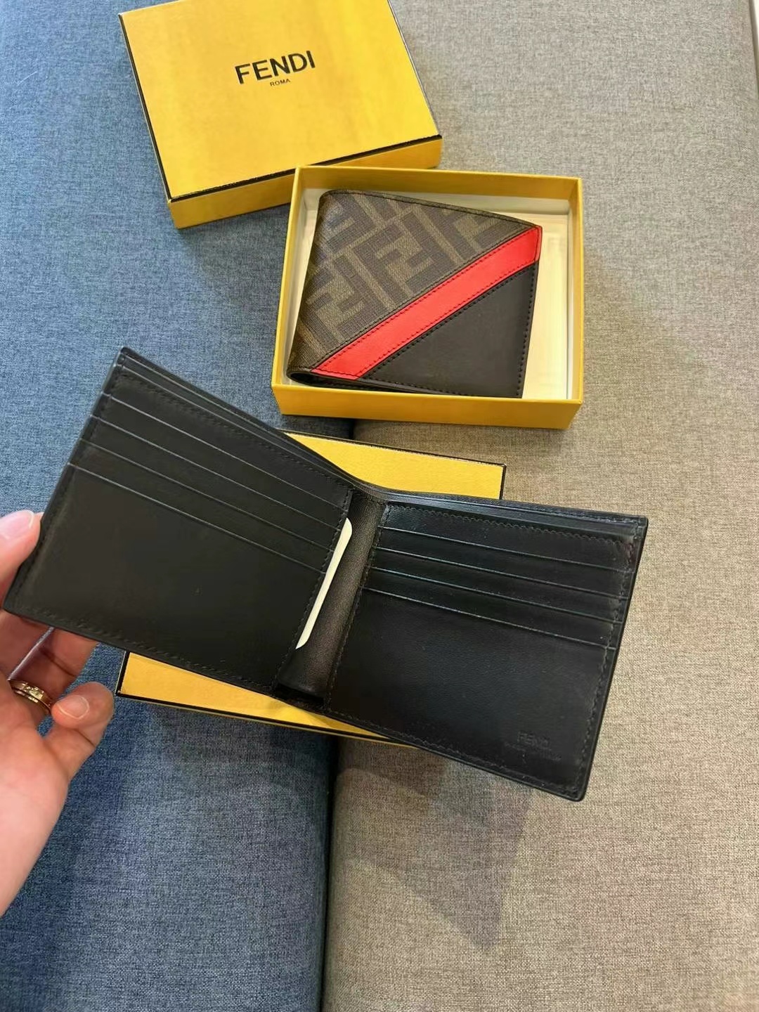 Fendi 短款钱包63440329639042111