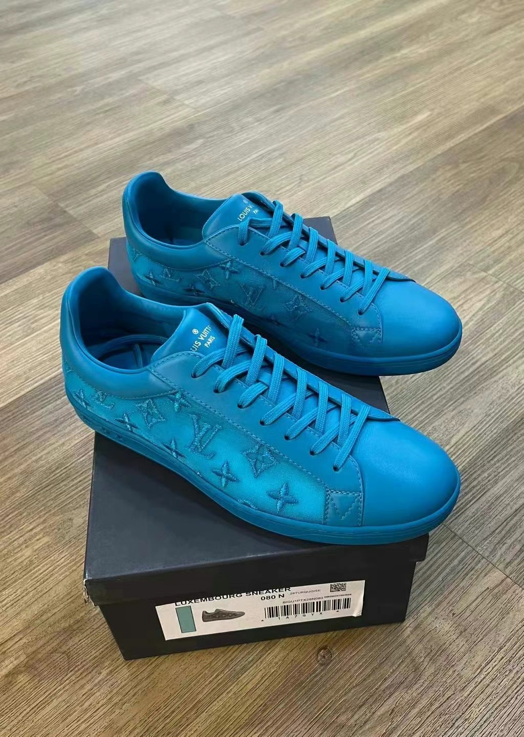 LV sneakers size 4263440326606850111