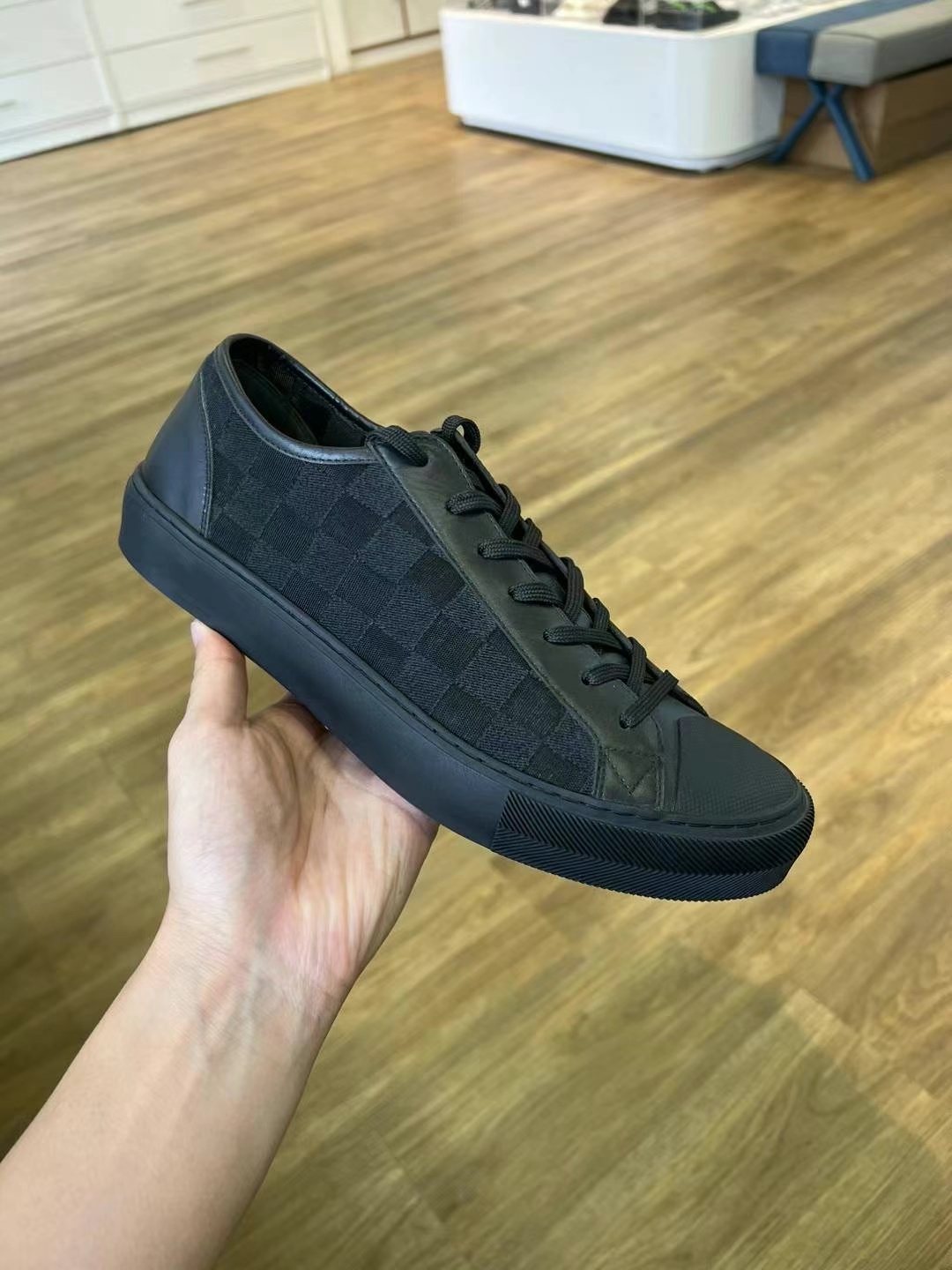 LV men's sneaker size 4163440326445825111