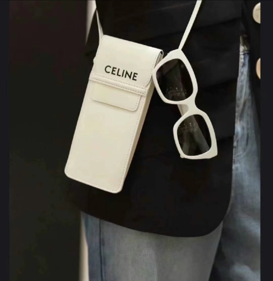 Celine sunglasses come with a small pouch and can be used separately.63440325490947112