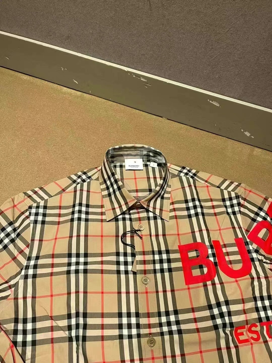 Burberry Shirt Size M ⚠️Employee Purchase Item with 🔴 Red Dot on Inner Label63440323579523111