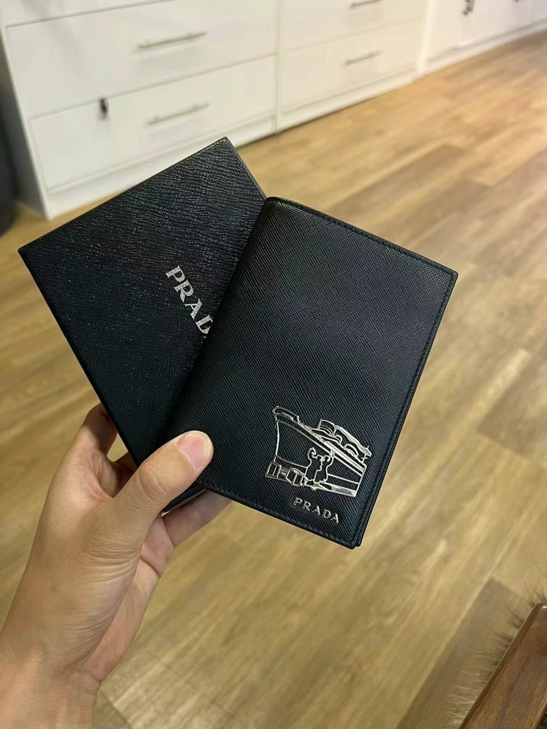 Prada passport holder card case63440296869250111