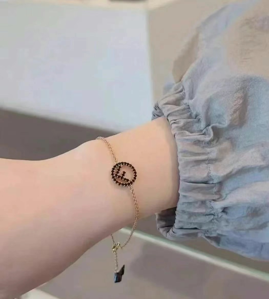 Fendi 手链 63440295428865112