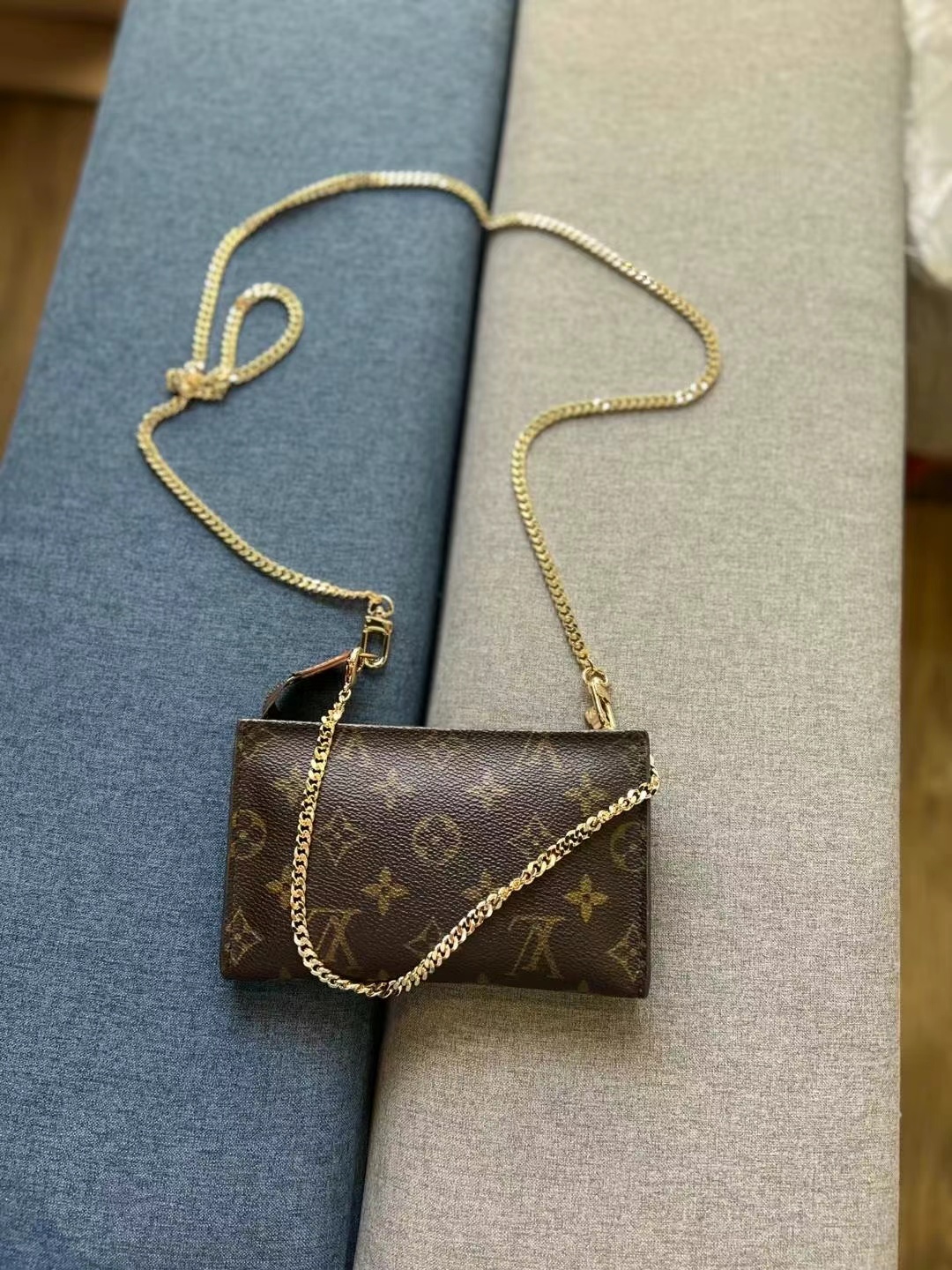 Second-hand LV small bag, updated crossbody style63440257843330111