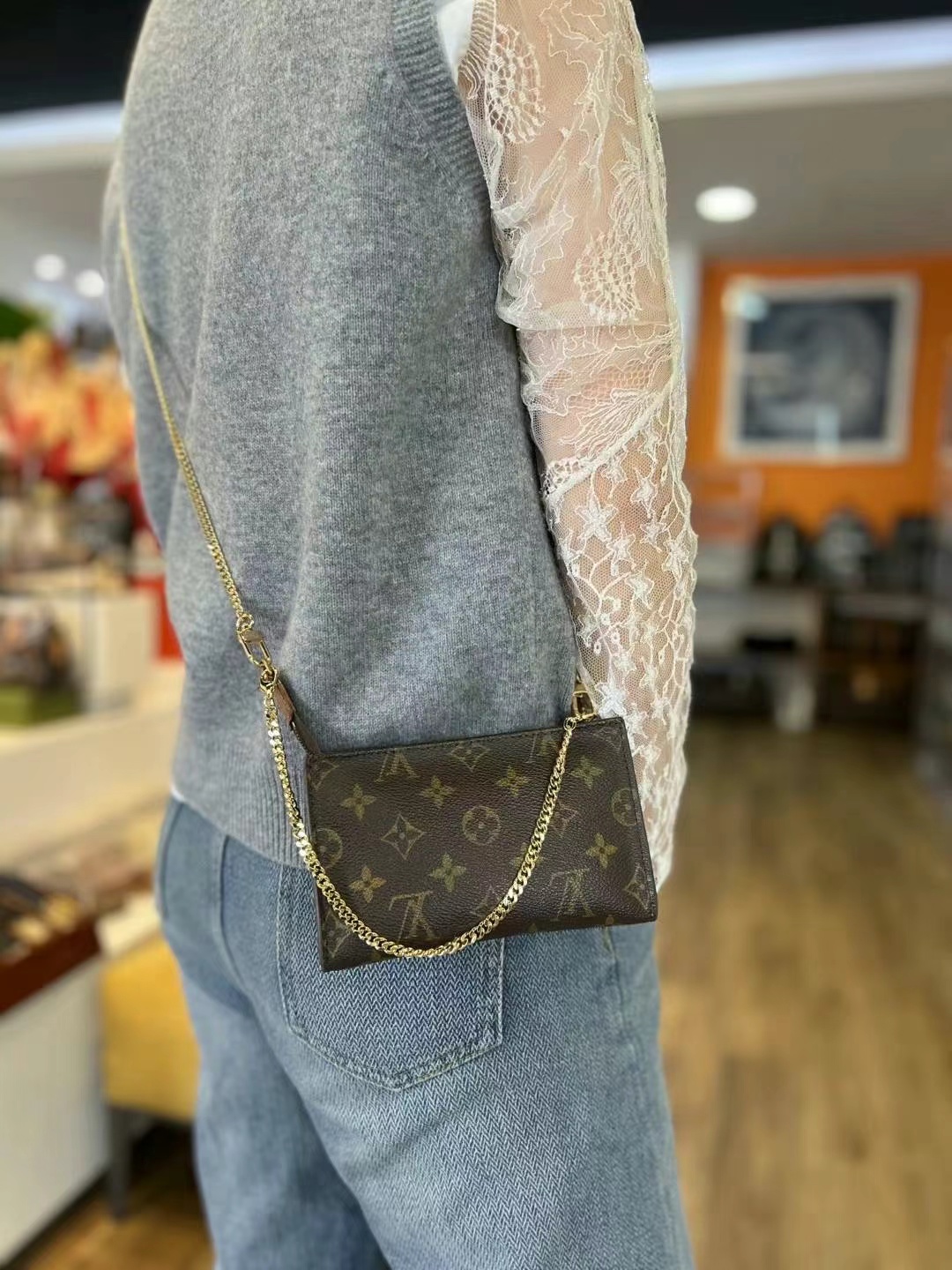 Second-hand LV small bag, updated crossbody style63440257843330112