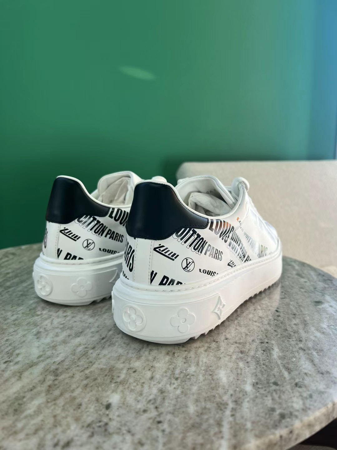 LV in-game purchase defective item size 38.563440233972995111