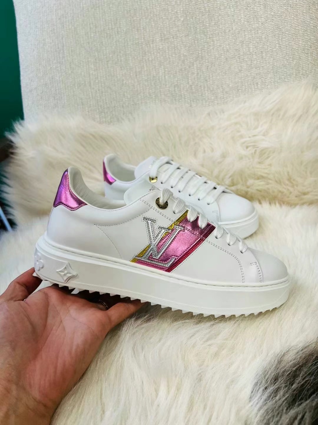 LV sneakers size 3663440231680514111