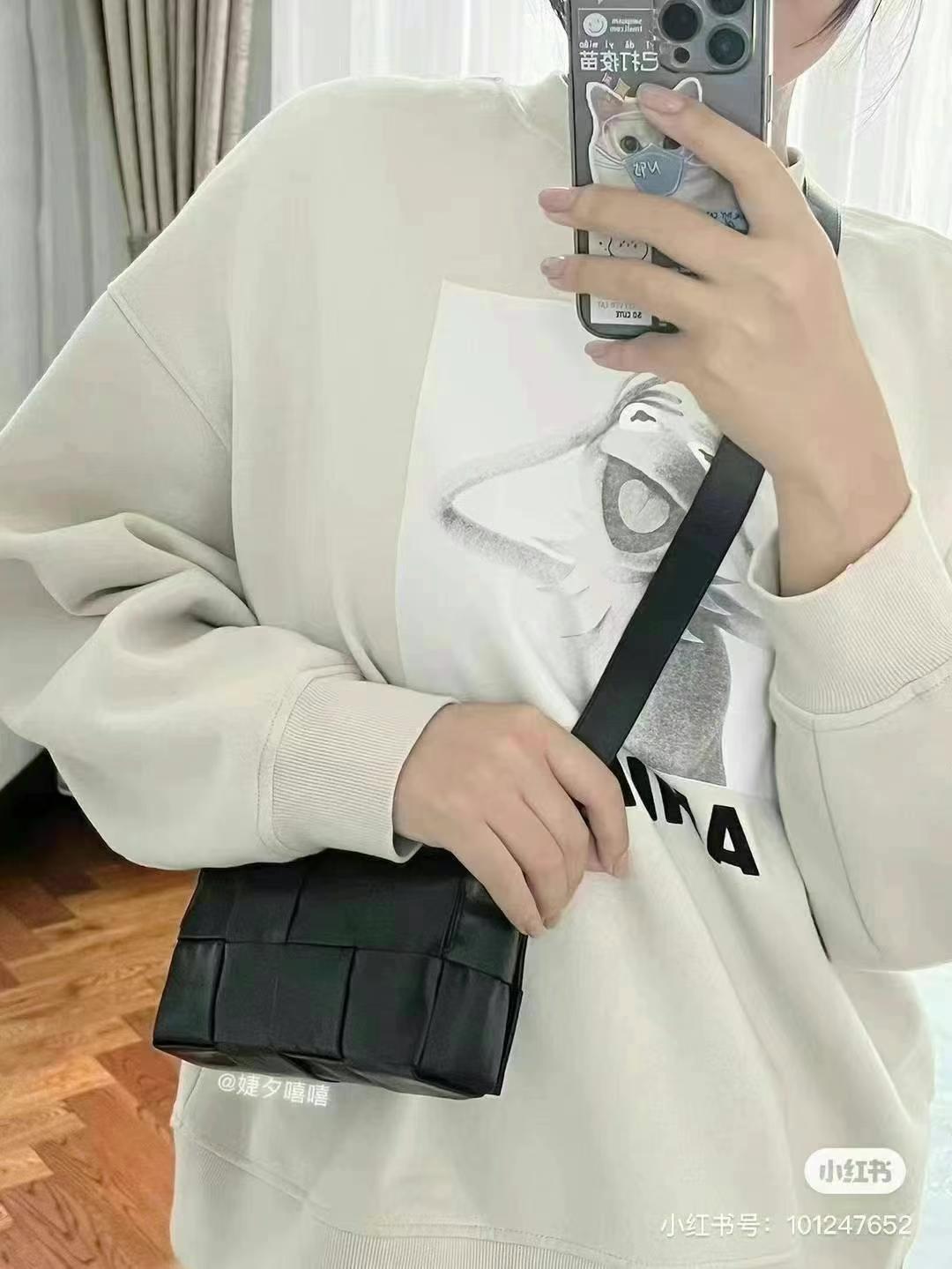 BV small crossbody bag, fits iPhone Pro Max63440221407361113