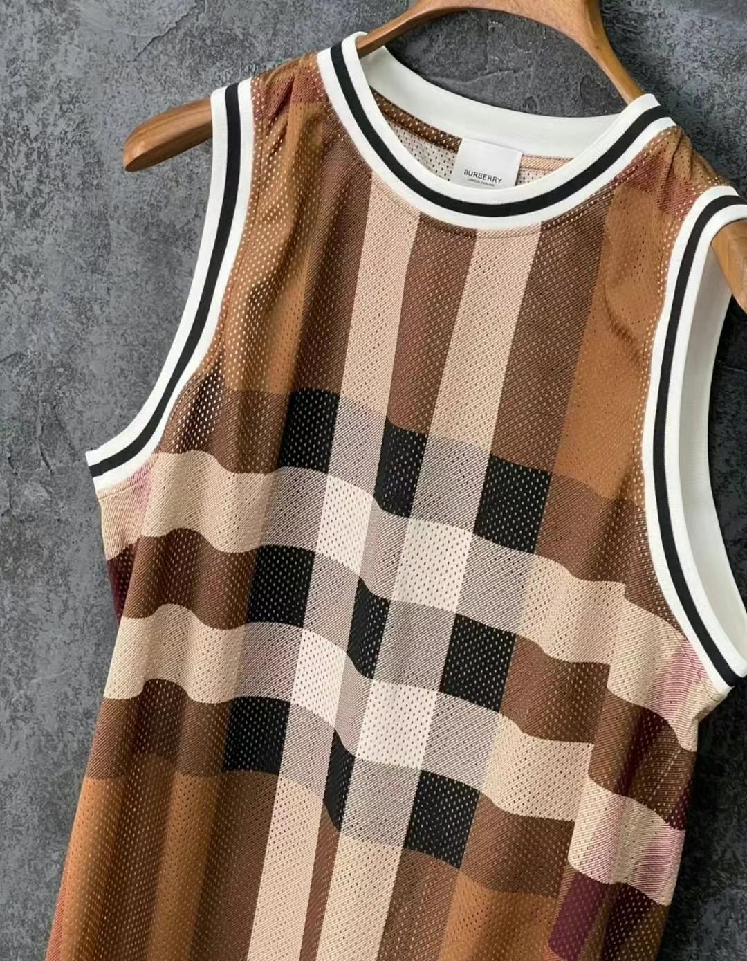 Burberry Classic Plaid Vest63440211233793111