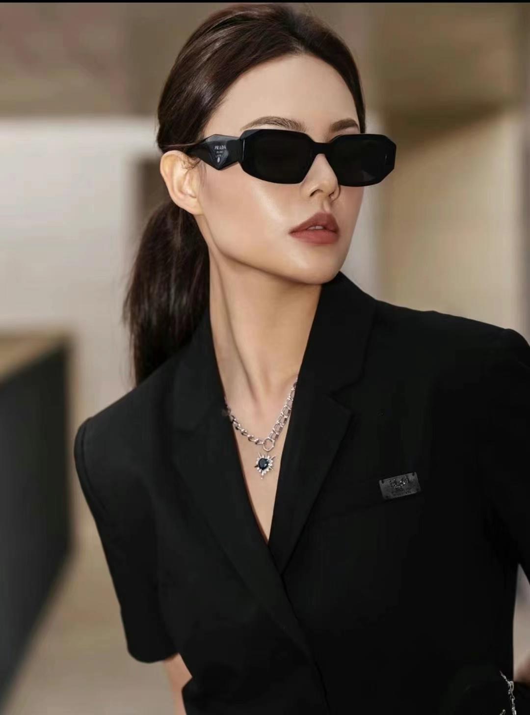 Prada sunglasses63440210590338112