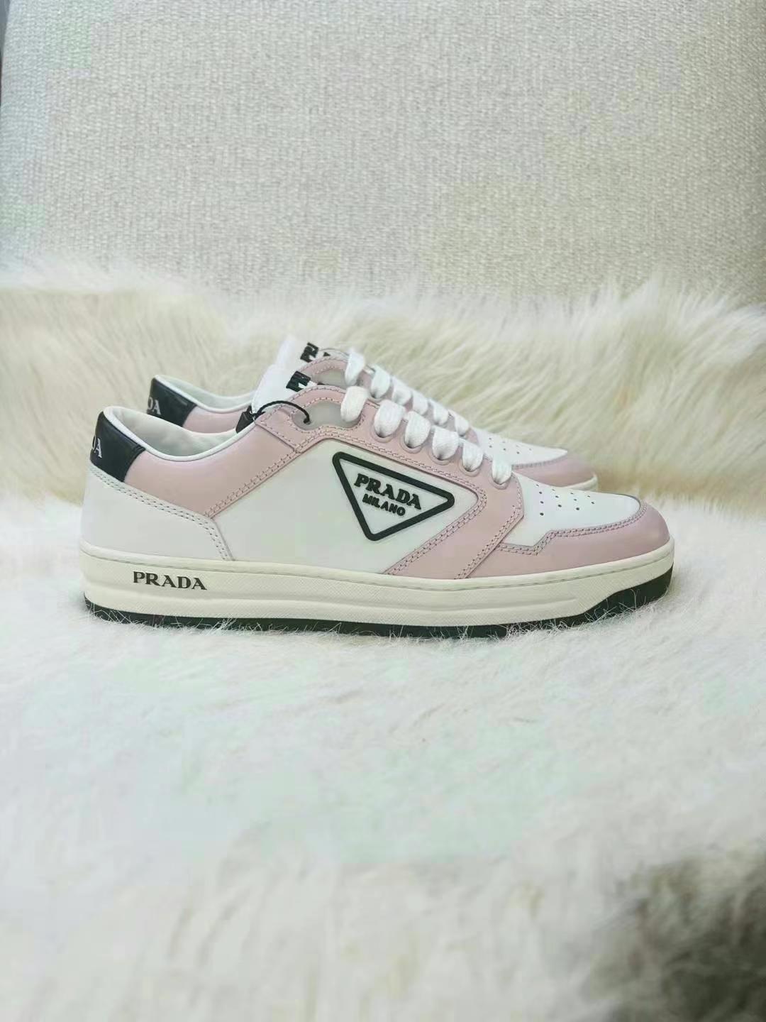 Prada Women's Sneakers Size 37.563440187622019111