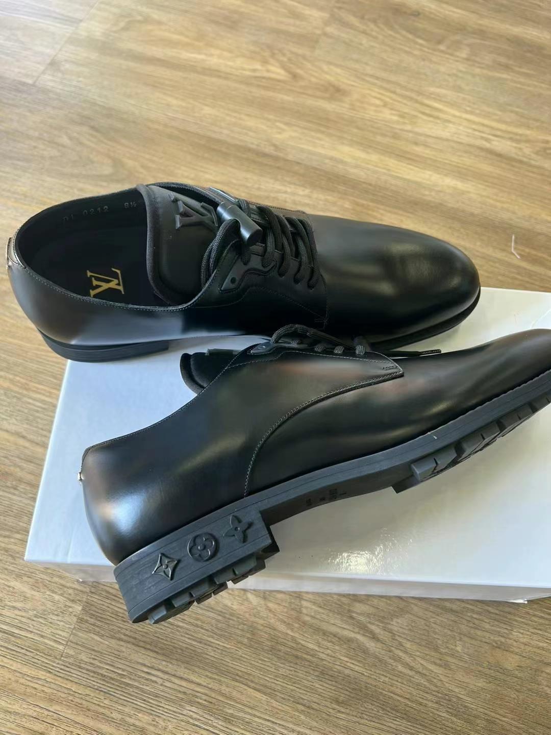 LV employee welfare leather shoes size 42.563440182641666111