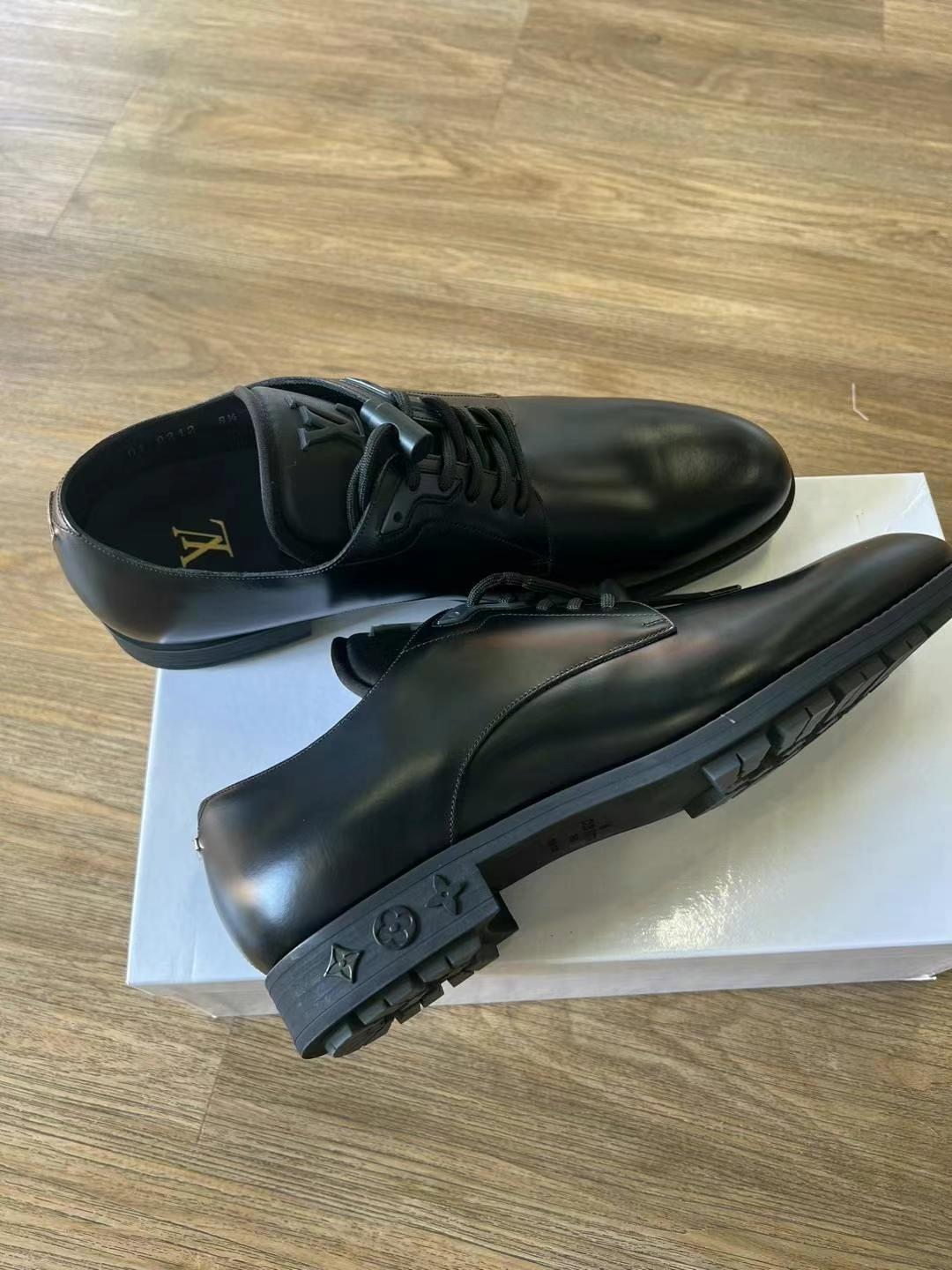 LV employee welfare leather shoes size 42.563440182641666112