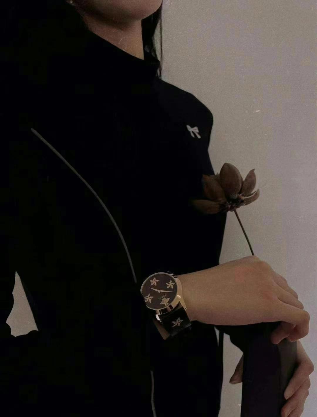 ساعات غوتشي للرجال والنساء63440170017409112