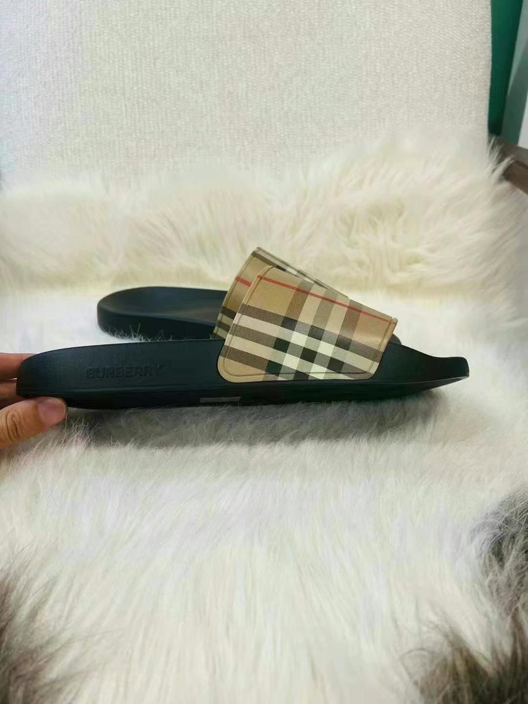 Burberry Beach Slippers63440169059330111