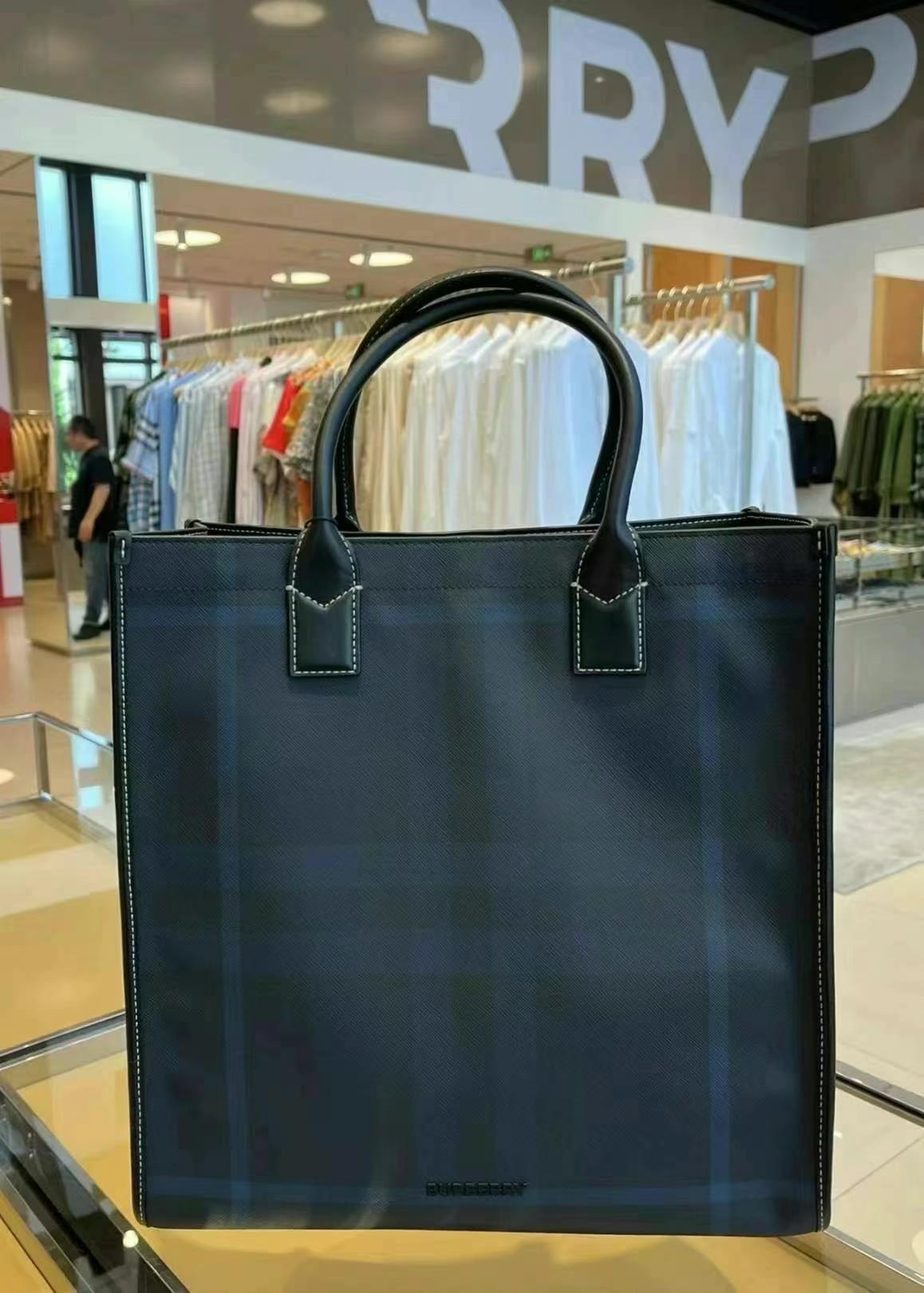 Burberry tote bag with shoulder strap63440165999361111