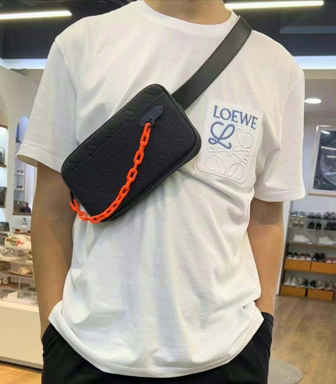 LV employee benefits combo: handbag + belt. Can be used separately or as a chest bag.63440162634369111