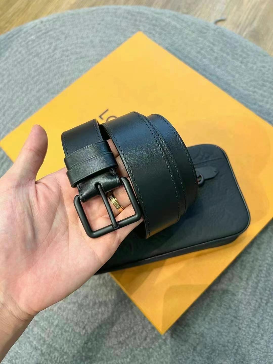 LV employee benefits combo: handbag + belt. Can be used separately or as a chest bag.63440162634369112