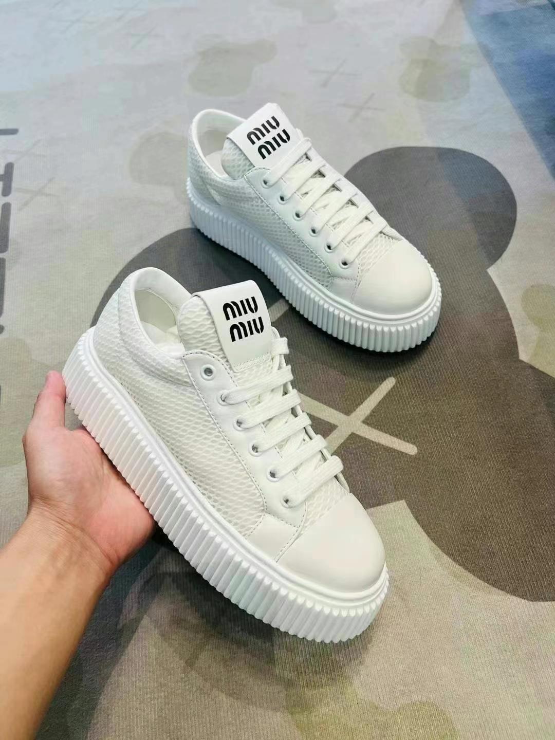 MiuMiu platform white sneakers  
Size: 35.5 36 36.563440143846145111