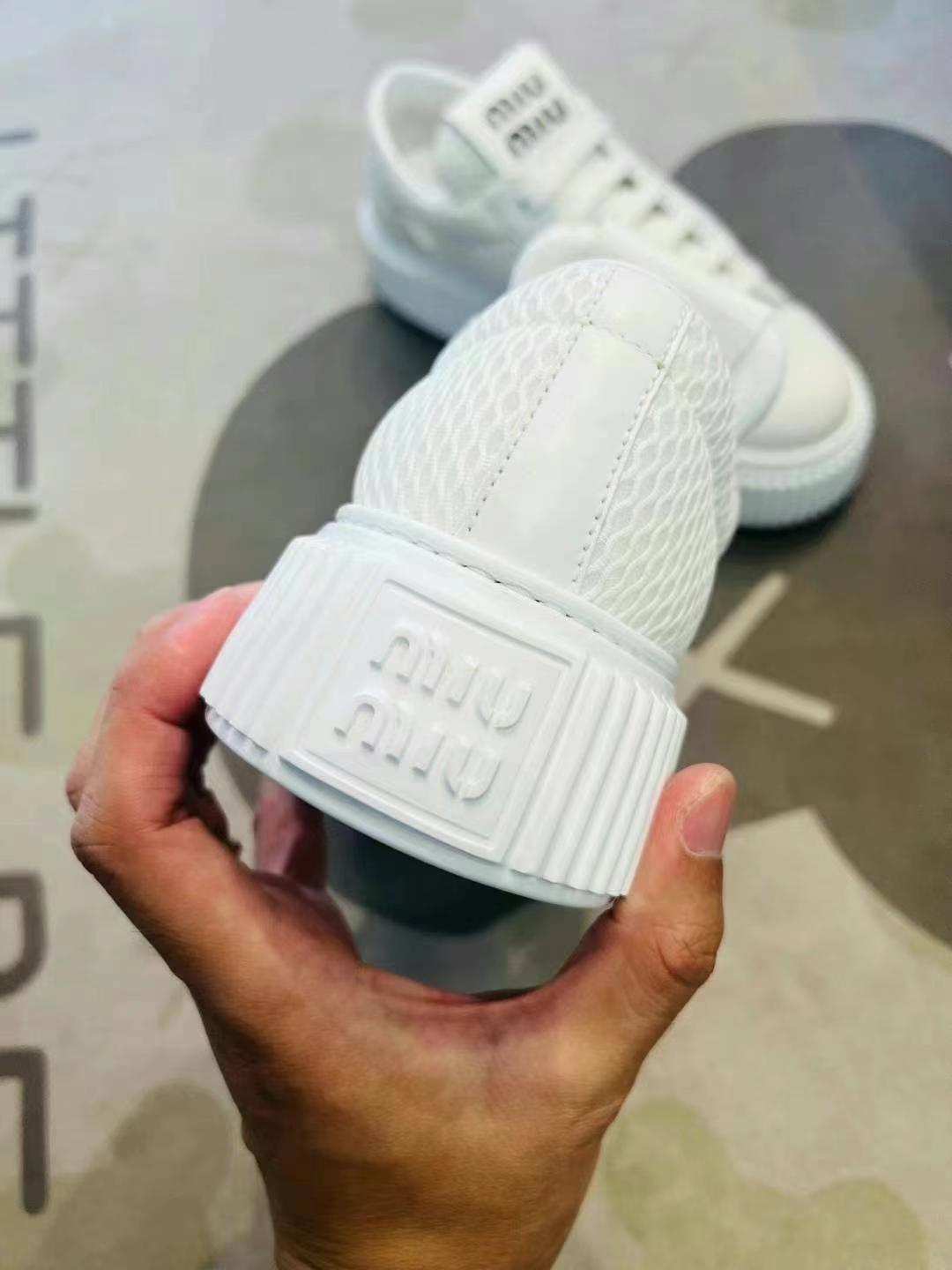 MiuMiu platform white sneakers  
Size: 35.5 36 36.563440143846145112