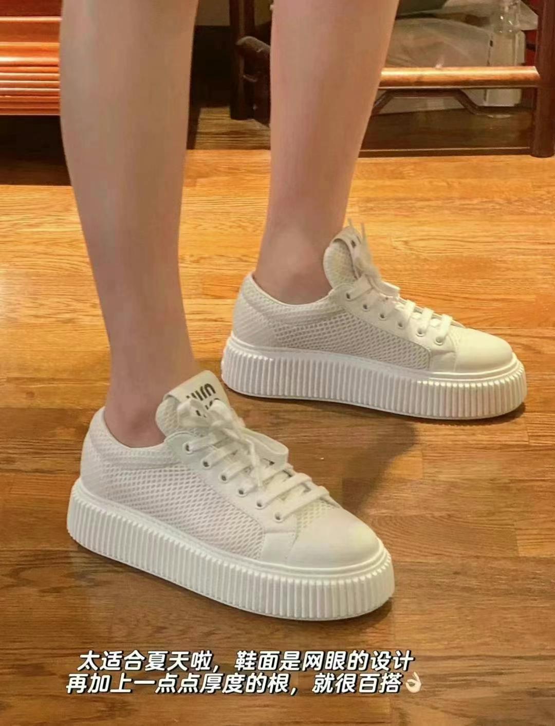 MiuMiu platform white sneakers  
Size: 35.5 36 36.563440143846145114