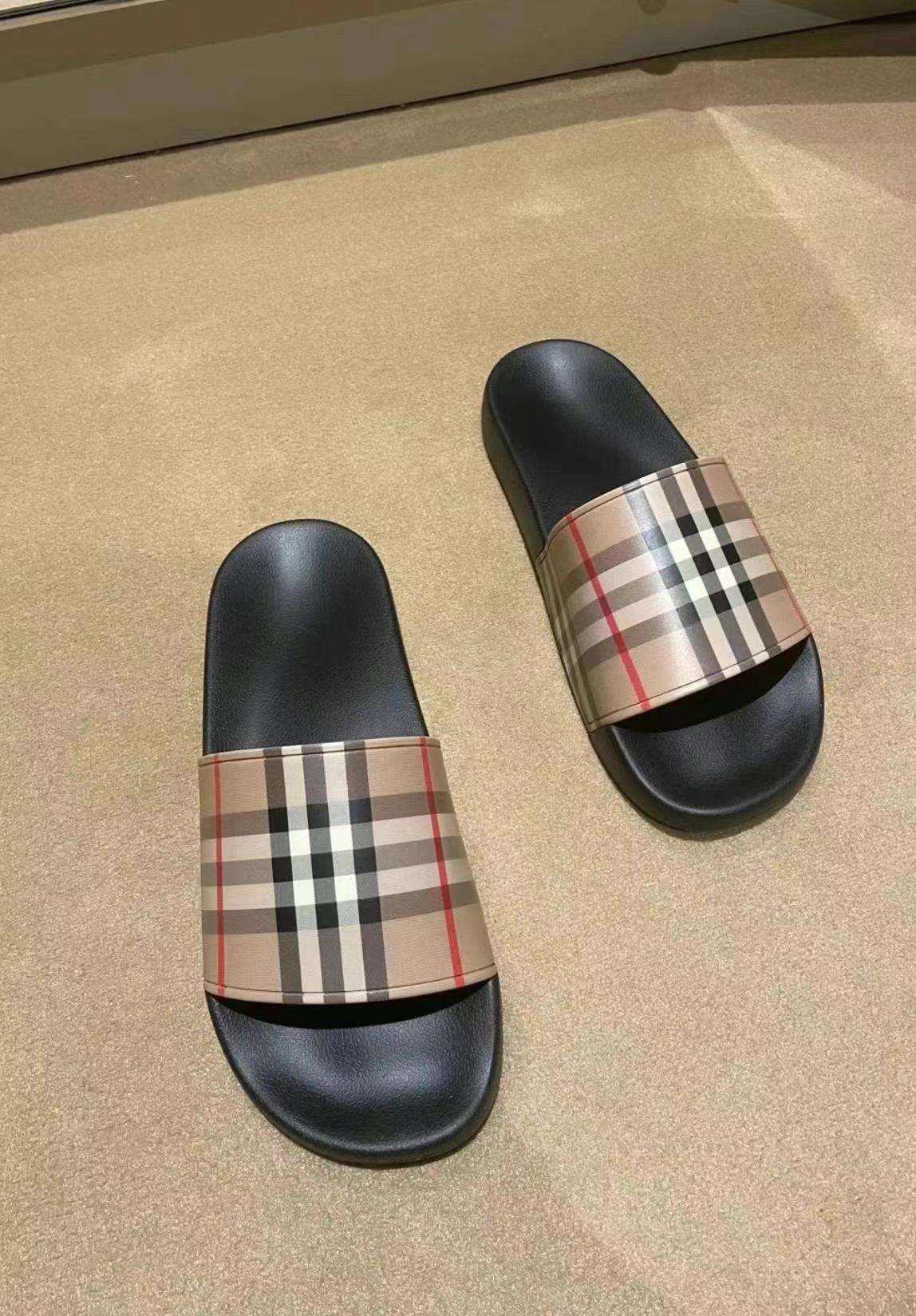 Burberry Slippers63440132026753111