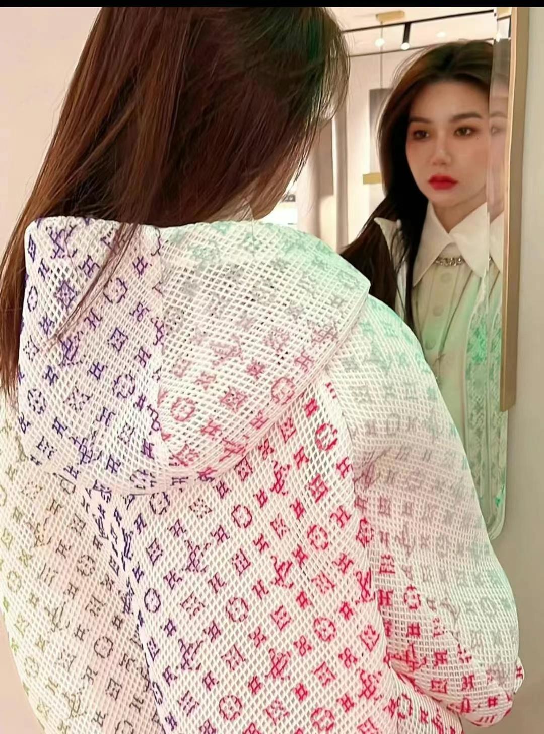 LV Gradient Color Cut-out Jacket Size 4663440042828419112