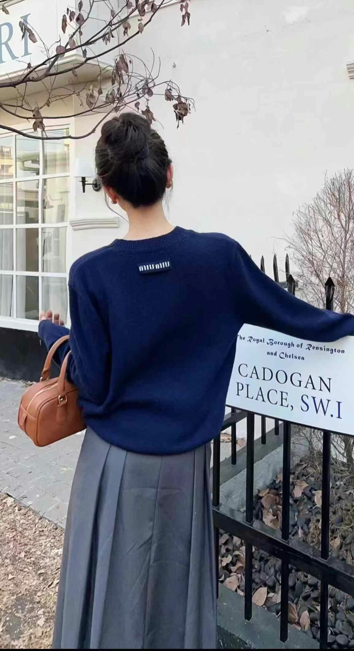 MiuMiu V-neck sweater size 4263440002548866112