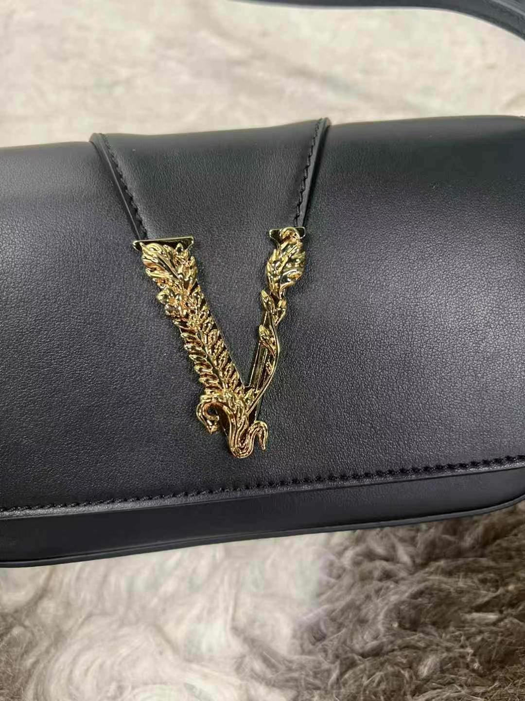 Versace Employee Benefits Package63440000617857111