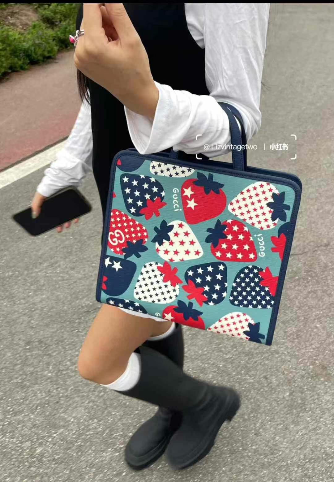 Gucci large tote bag with shoulder strap63439993751810111