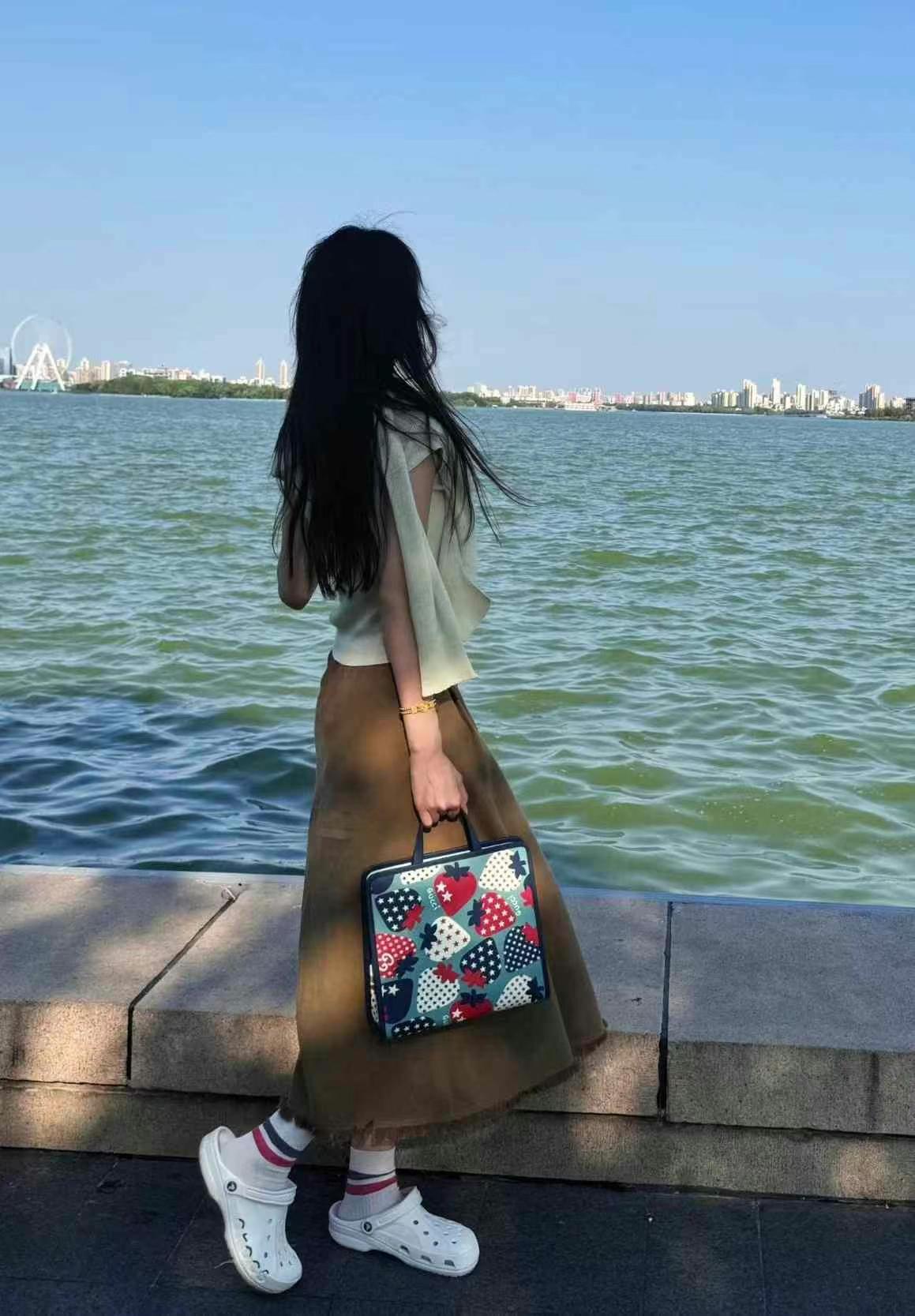 Gucci large tote bag with shoulder strap63439993751810113
