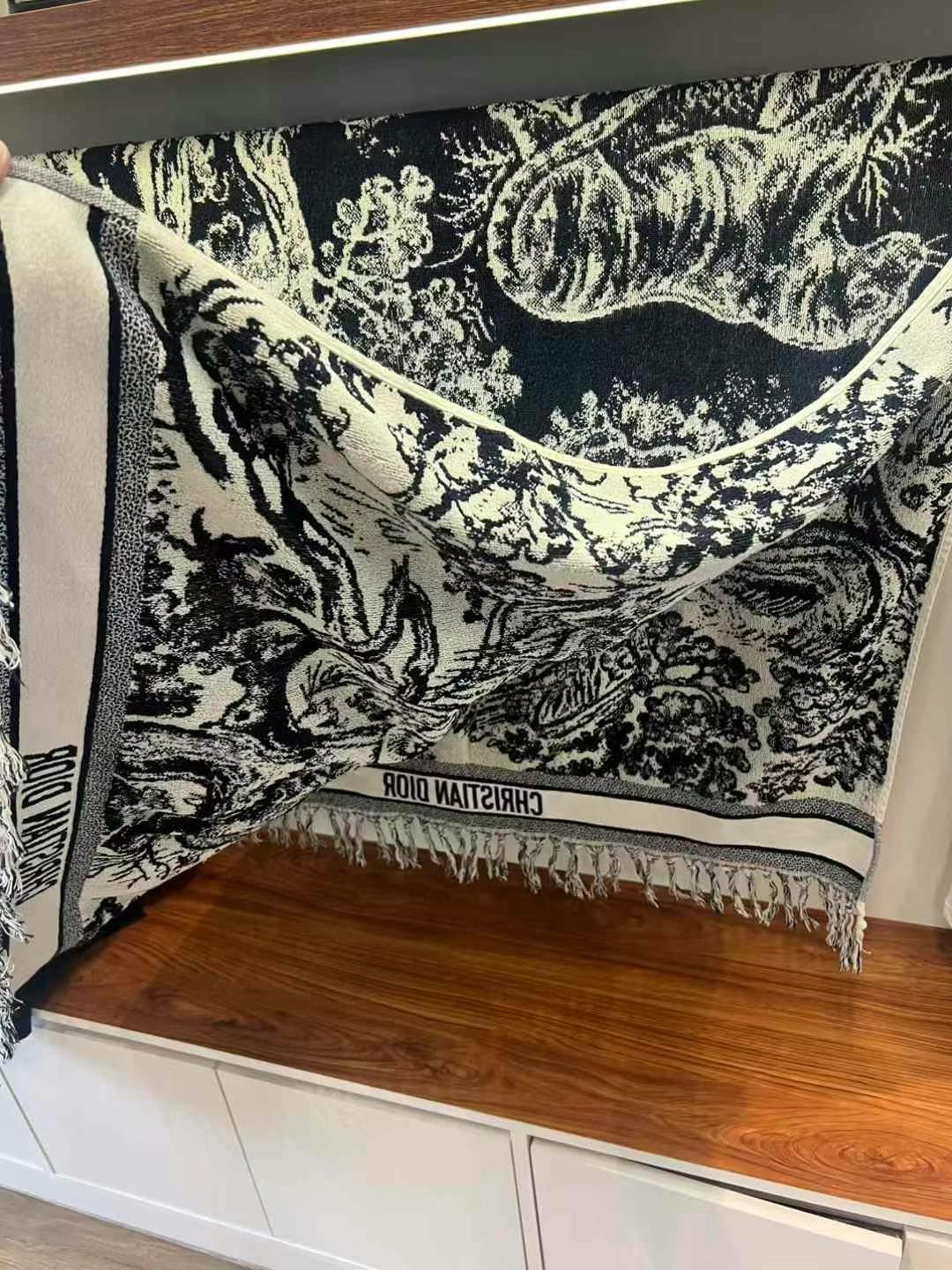 Dior large shawl, can be used as a sofa blanket or beach towel63439977891074111